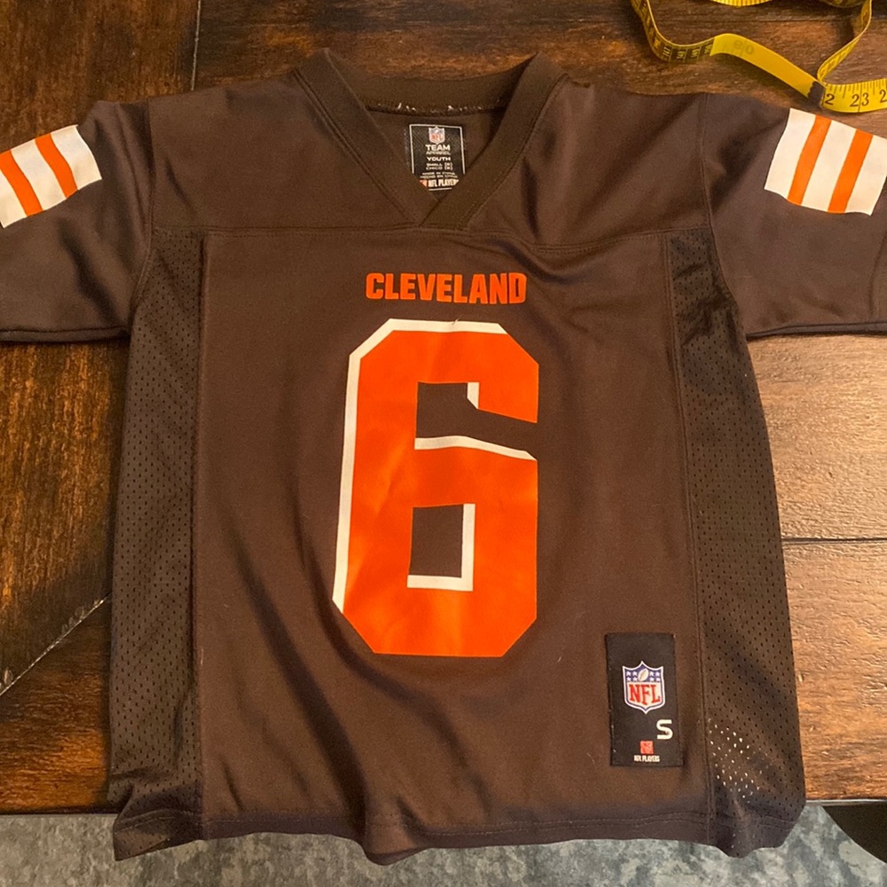 Cleveland Indians Baker Mayfield NFL team jersey size 8